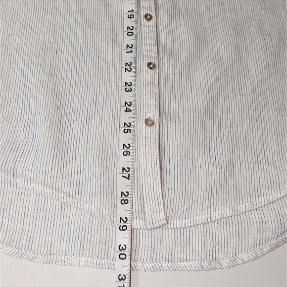 Tahari Linen Button Shirt Medium Pinstripe VNeck Rolltab Tunic White Blue Blouse - Picture 4 of 7
